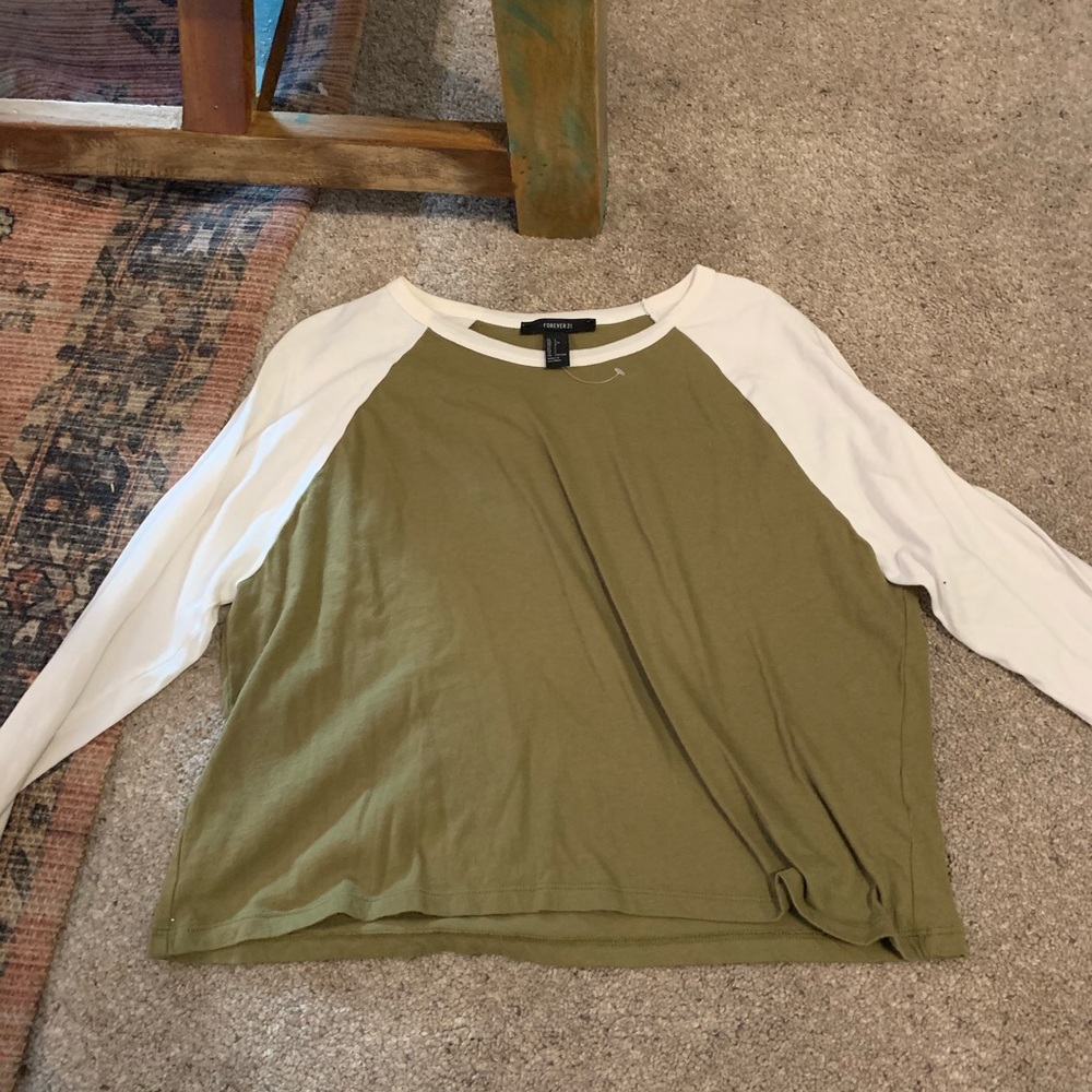 Cropped baseball tee